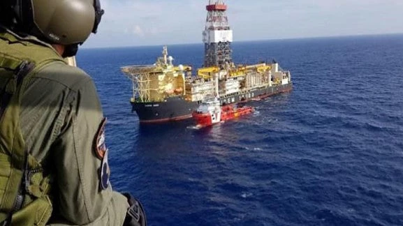 ΕΚΤΑΚΤΟ: Τουρκικά πολεμικά πλοία επιχείρησαν να εμβολίσουν το γεωτρύπανο της ENI – Κυβερνήτης Saipem 12000: «Φύγετε από μπροστά μου θα βουλιάξουμε μαζί»